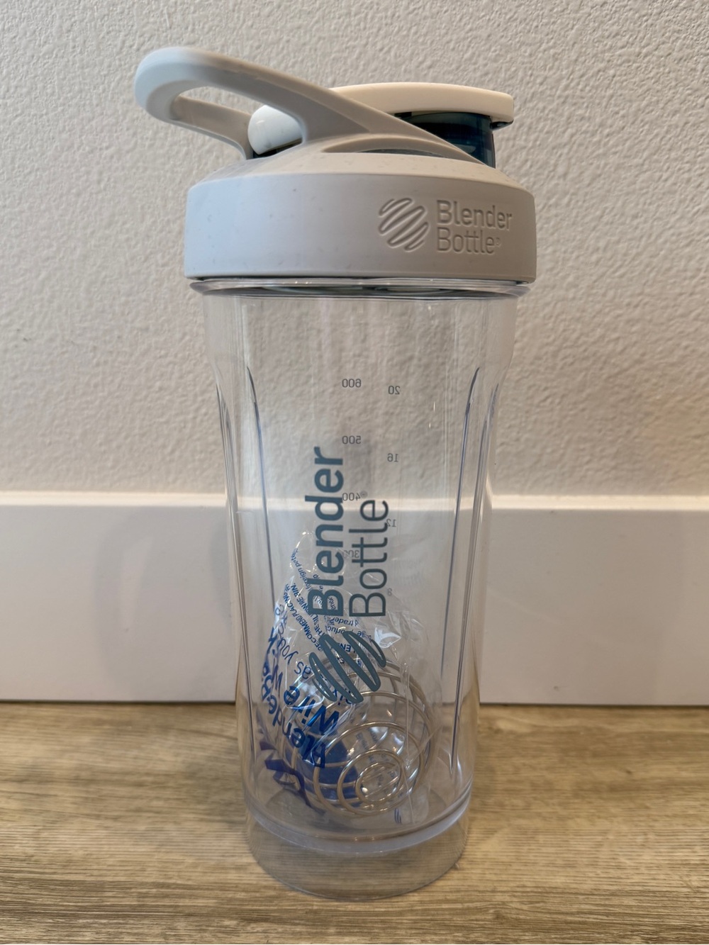 BlenderBottle Shaker On the go Pre Workout Protein Electrolytes Greens Mixer NEW